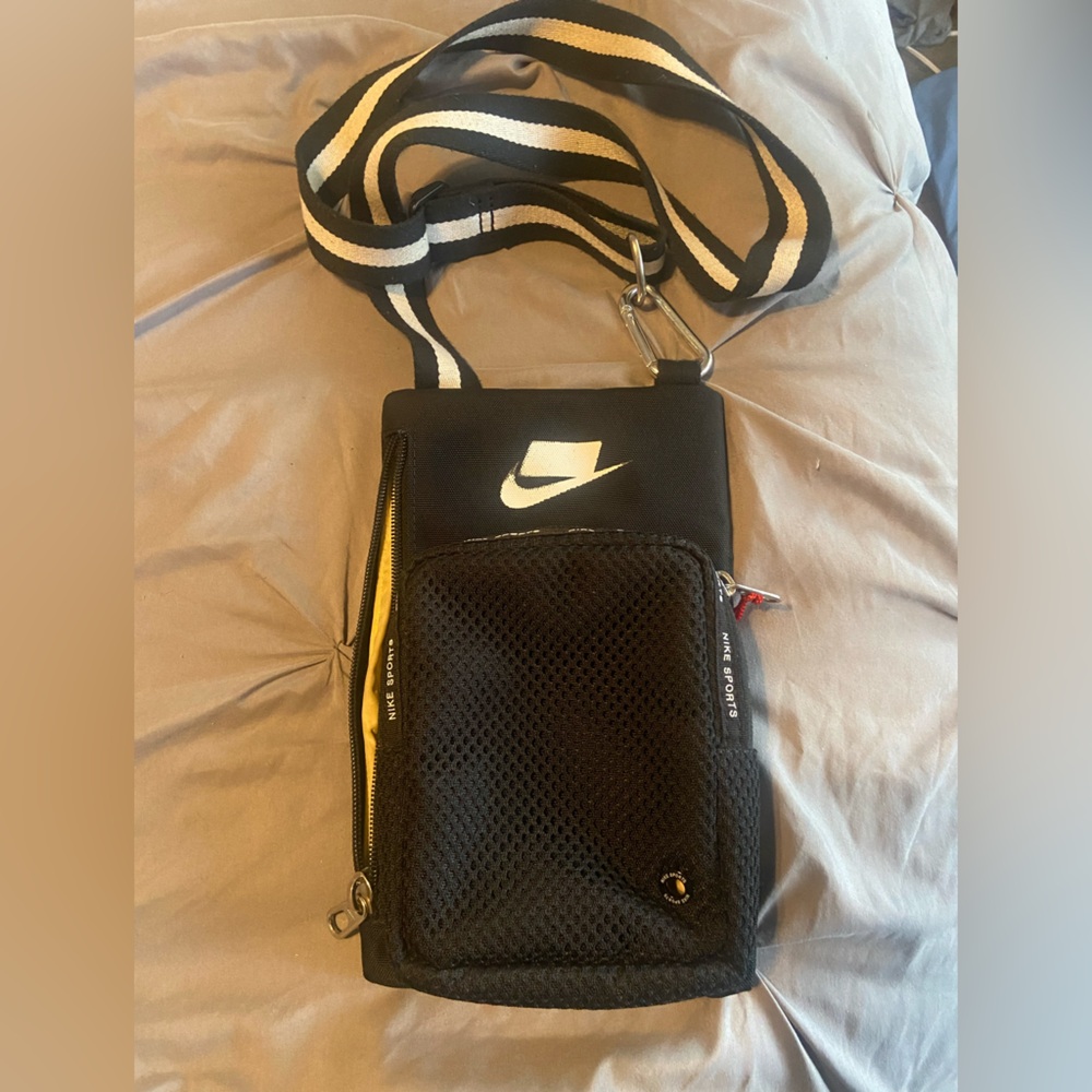 Nike sports crossbody.